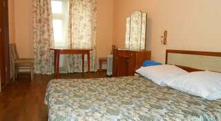 Гостиница Маяк Сургут Номер стандарт с 1 двуспальной кроватью-1